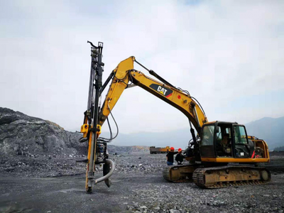 挖掘機改潛孔鉆機 礦山鉆鑿炮孔的創新施工方案